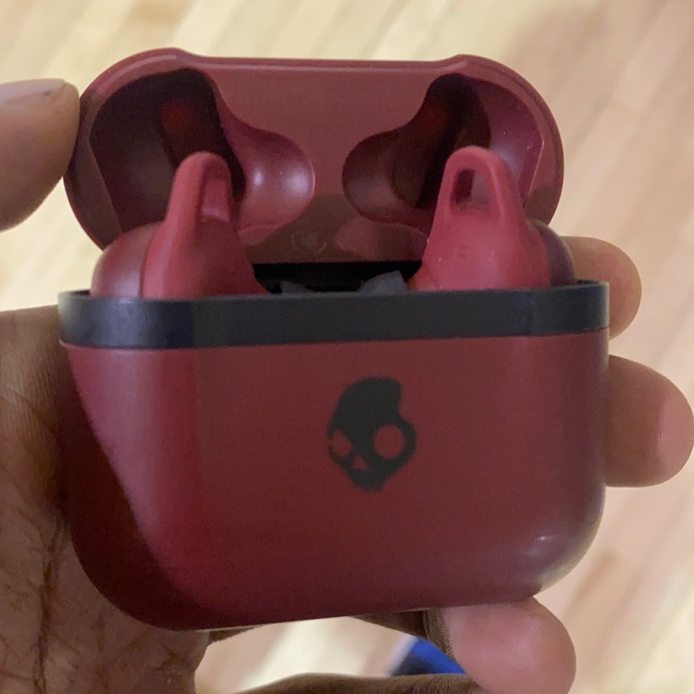 Skullcandy noise cancelling earphones